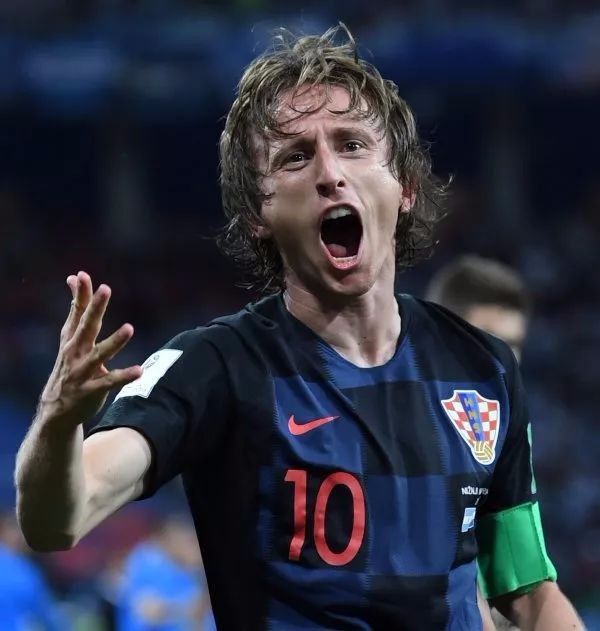 2021 历史首位：萨尔瓦多·佩雷斯以 48 轰打破美联捕手单季本垒打历史纪录