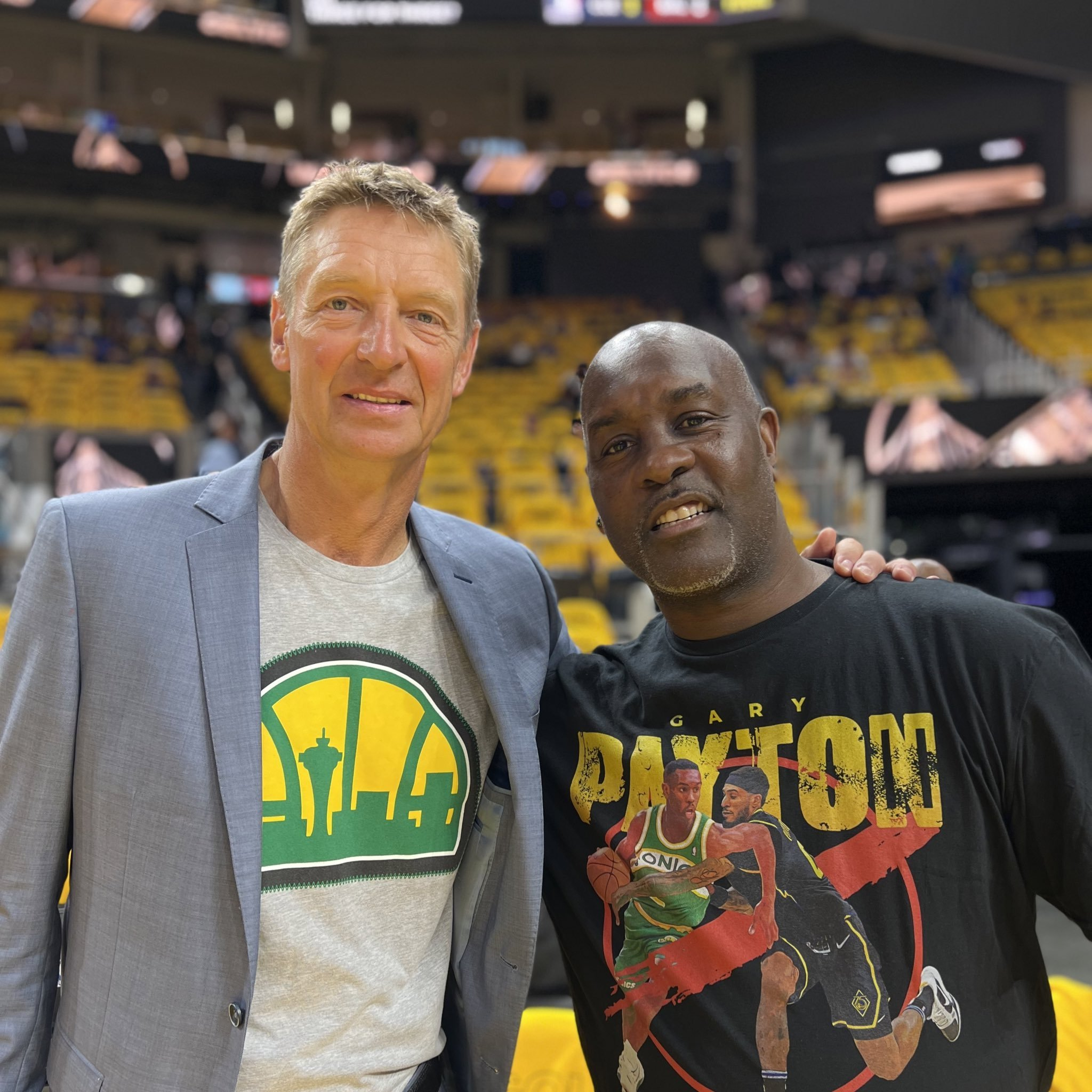 紧张的尾随 紧张的尾随