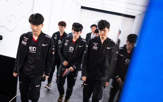 球迷们总是 球迷们总是